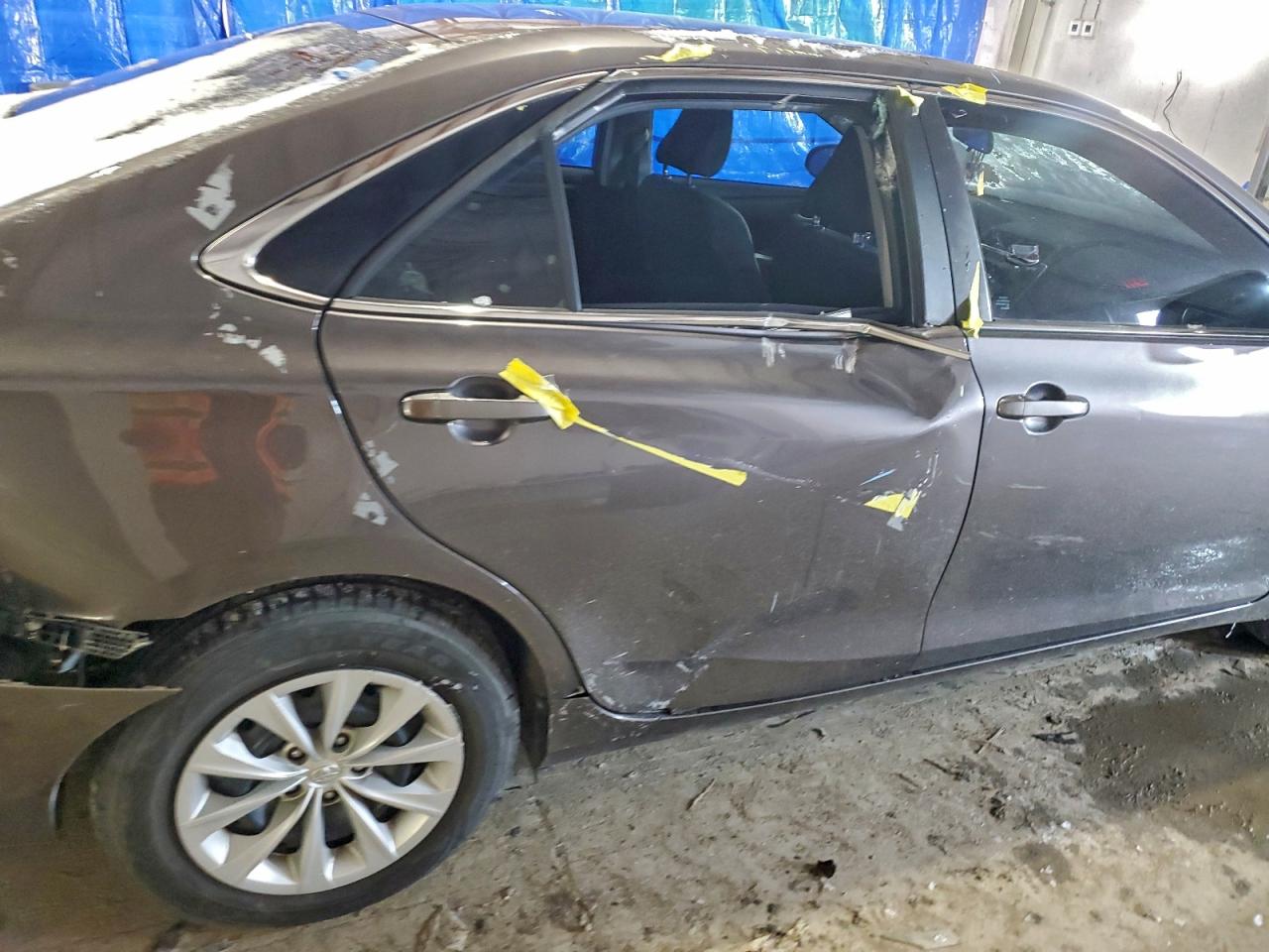 2015 TOYOTA CAMRY LE photo 10