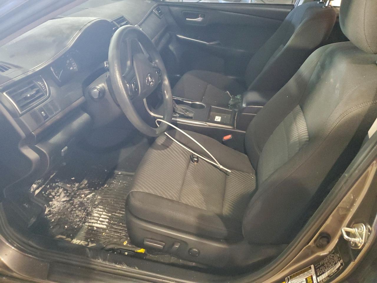 2015 TOYOTA CAMRY LE photo 7