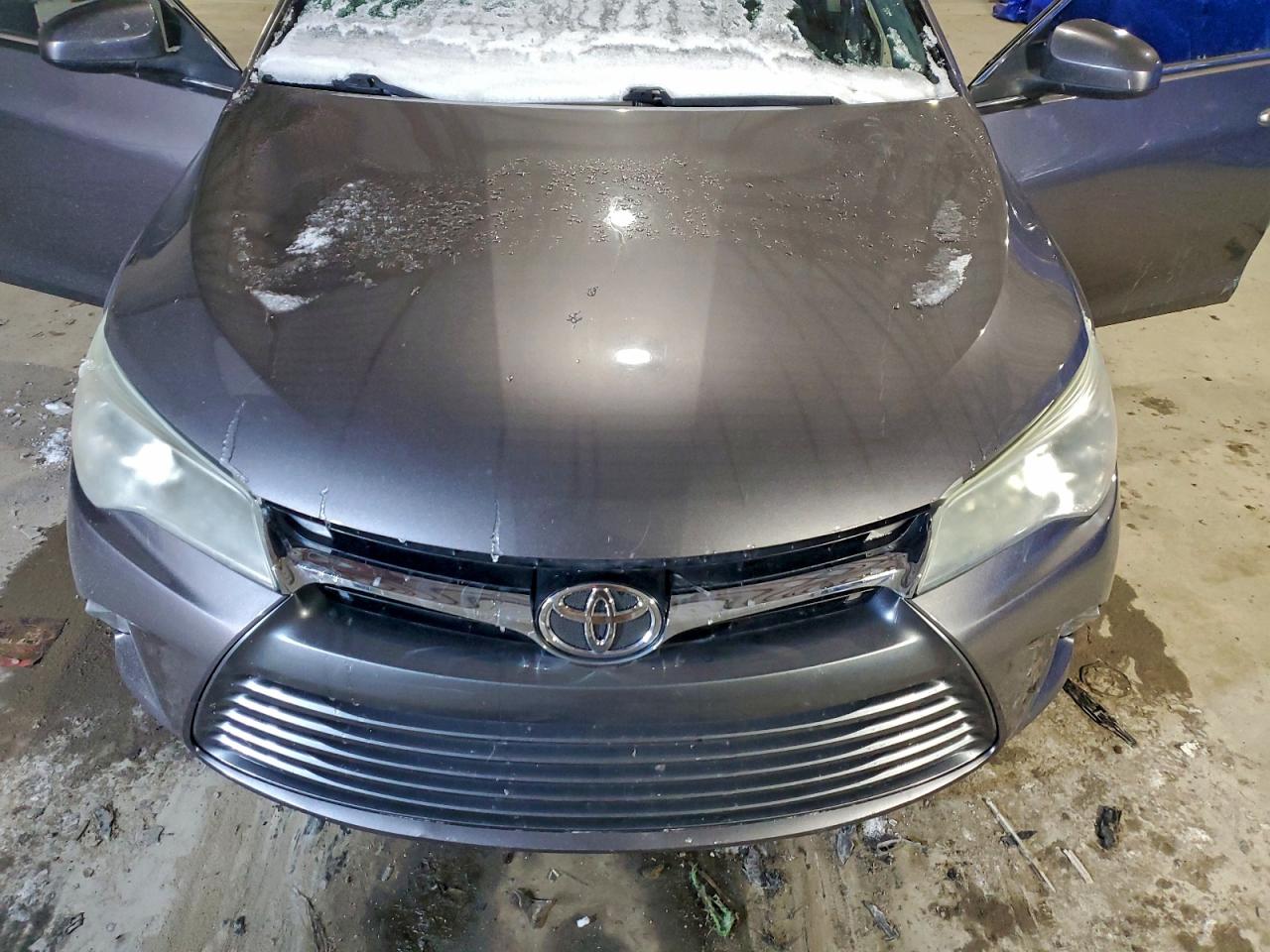 2015 TOYOTA CAMRY LE photo 11
