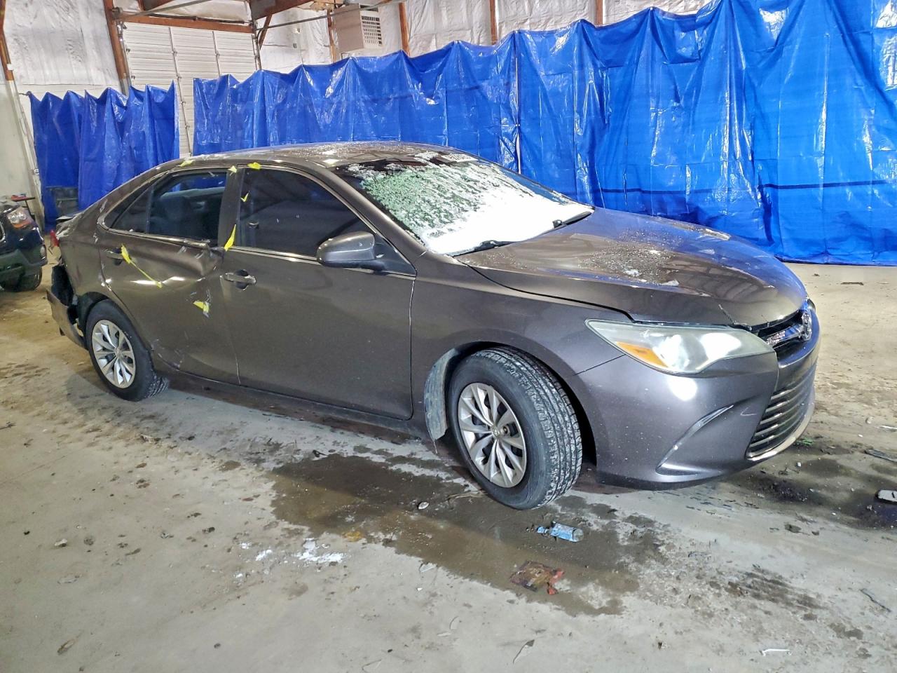 2015 TOYOTA CAMRY LE photo 4