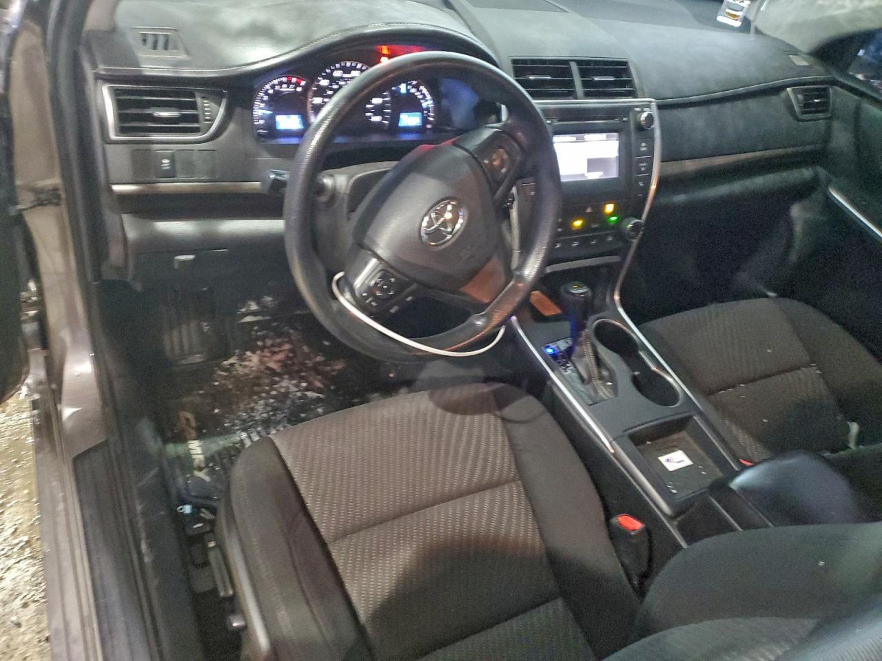 2015 TOYOTA CAMRY LE photo 8