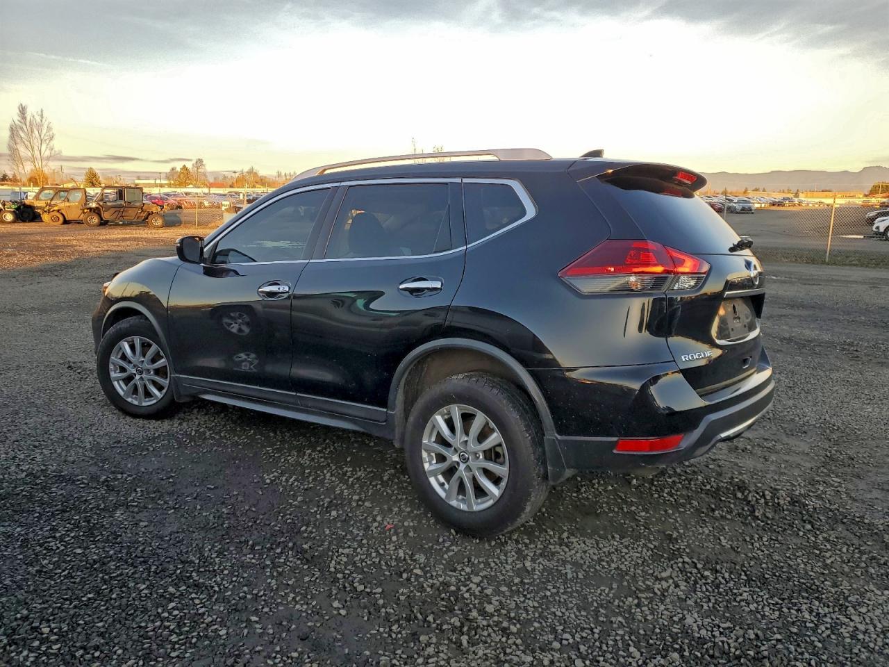 2018 NISSAN ROGUE S photo 2