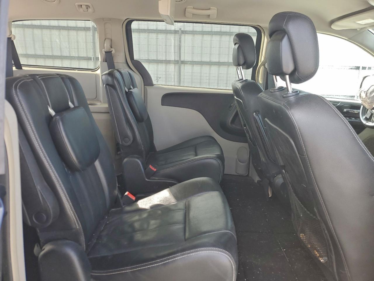 2015 CHRYSLER TOWN & COUNTRY TOURING photo 11