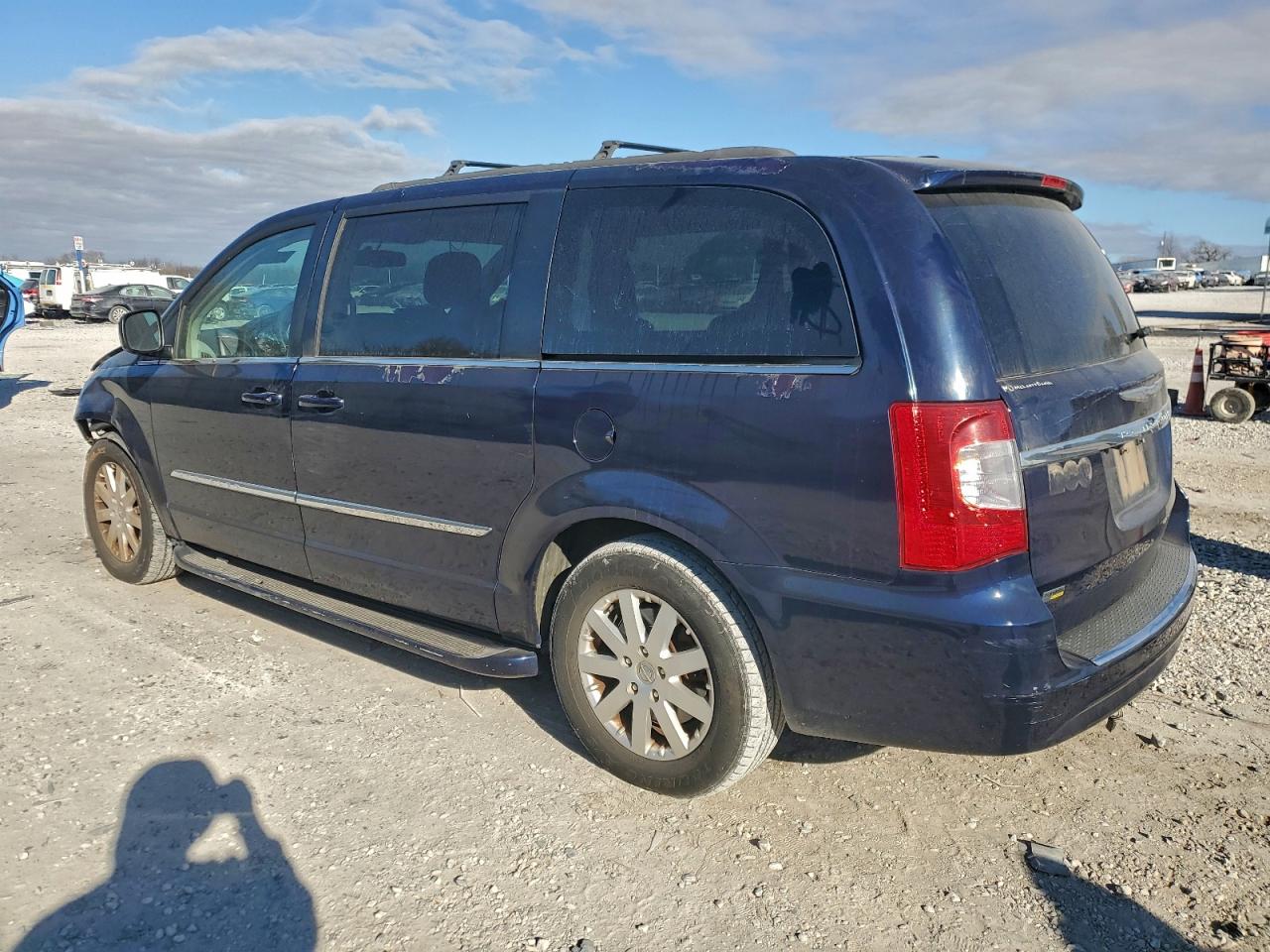 2015 CHRYSLER TOWN & COUNTRY TOURING photo 2