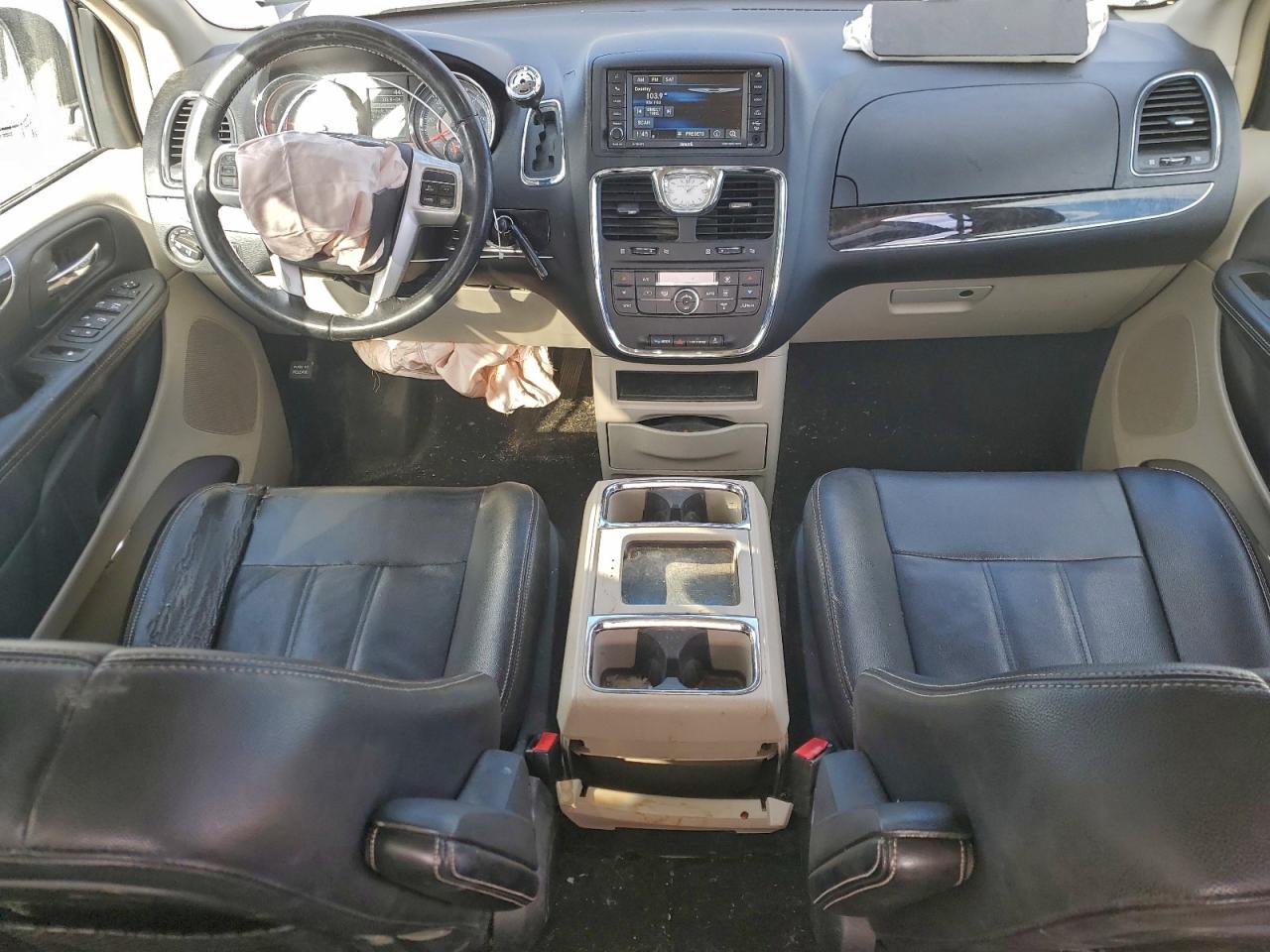 2015 CHRYSLER TOWN & COUNTRY TOURING photo 8