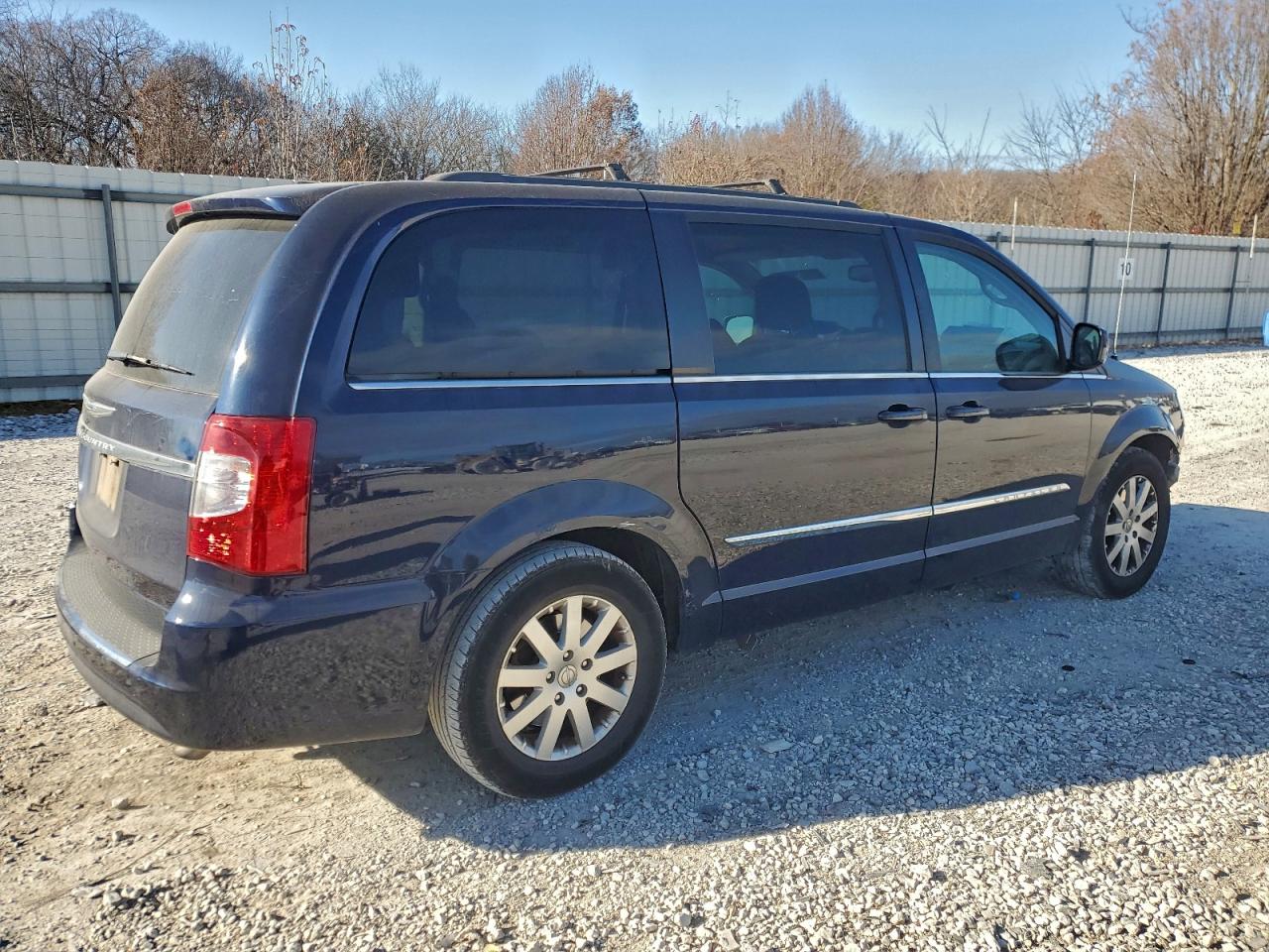 2015 CHRYSLER TOWN & COUNTRY TOURING photo 3