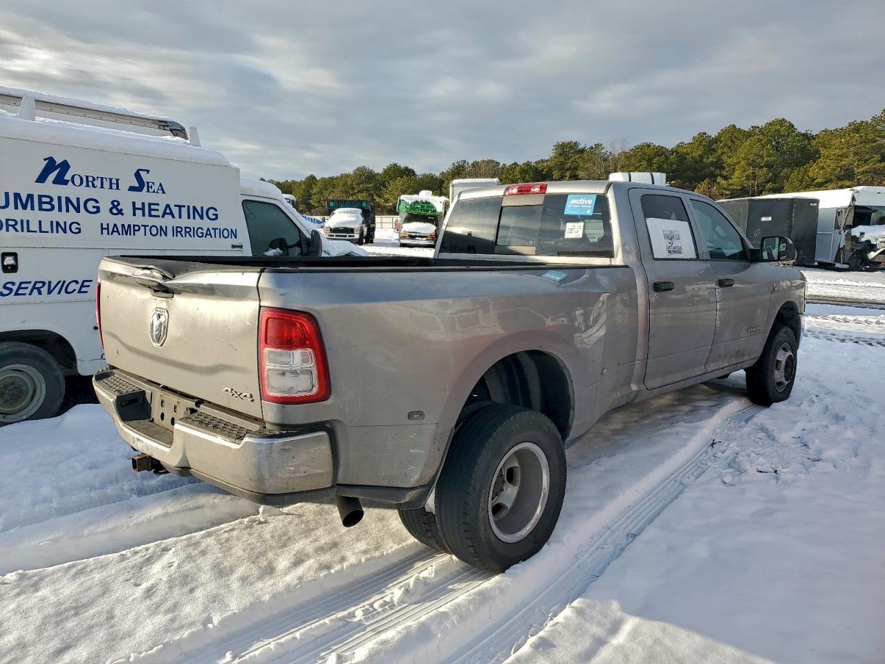 2022 RAM 3500 TRADESMAN photo 3