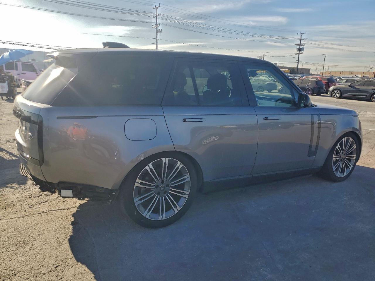 2023 LAND ROVER RANGE ROVER SE photo 3
