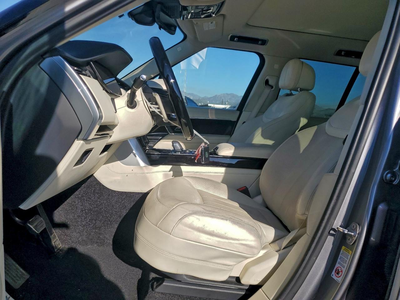 2023 LAND ROVER RANGE ROVER SE photo 7