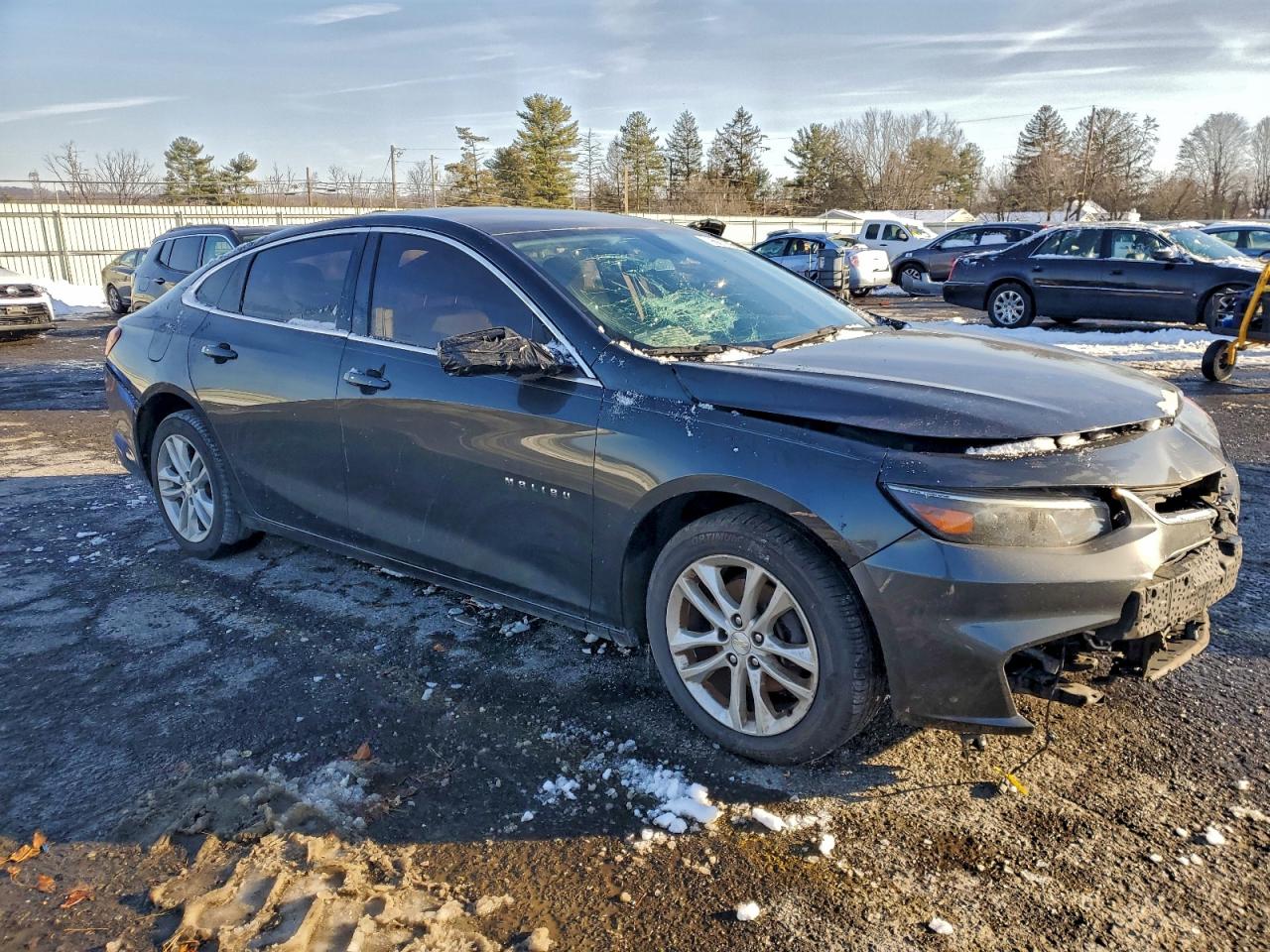2017 CHEVROLET MALIBU LT photo 4