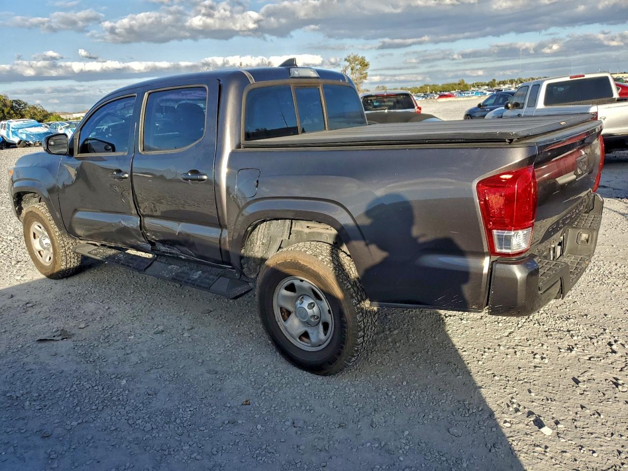 2017 TOYOTA TACOMA DOUBLE CAB photo 2