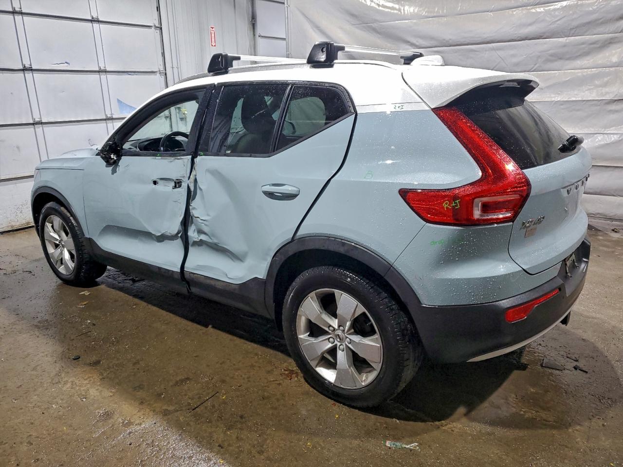 2019 VOLVO XC40 T5 MOMENTUM photo 2