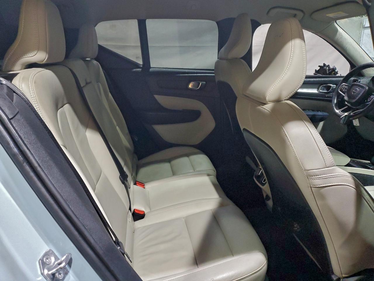 2019 VOLVO XC40 T5 MOMENTUM photo 11
