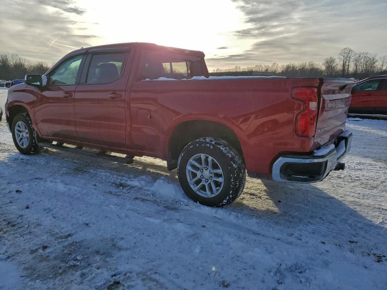 2023 CHEVROLET SILVERADO K1500 LT photo 2