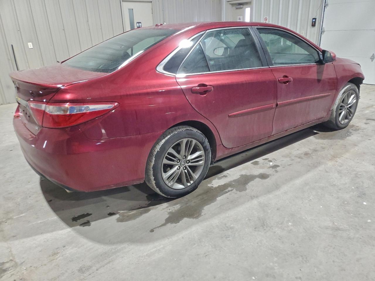 2017 TOYOTA CAMRY SE photo 3