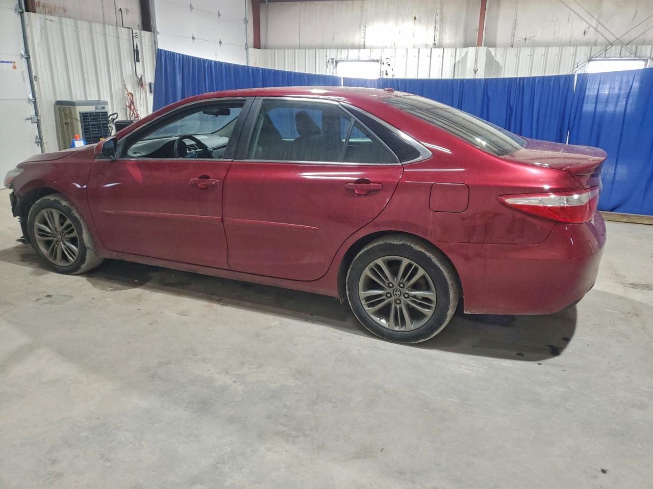 2017 TOYOTA CAMRY SE photo 2