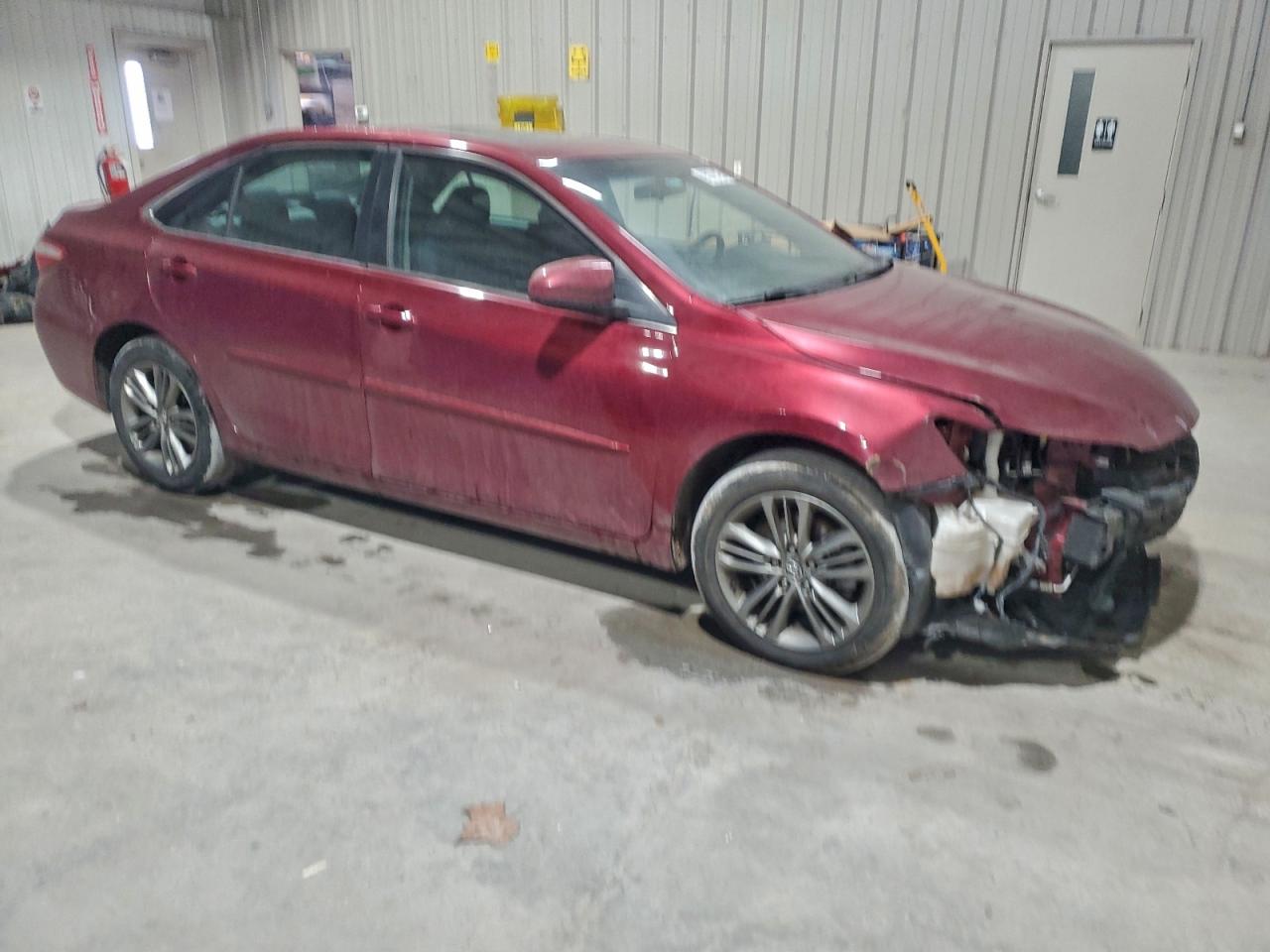 2017 TOYOTA CAMRY SE photo 4