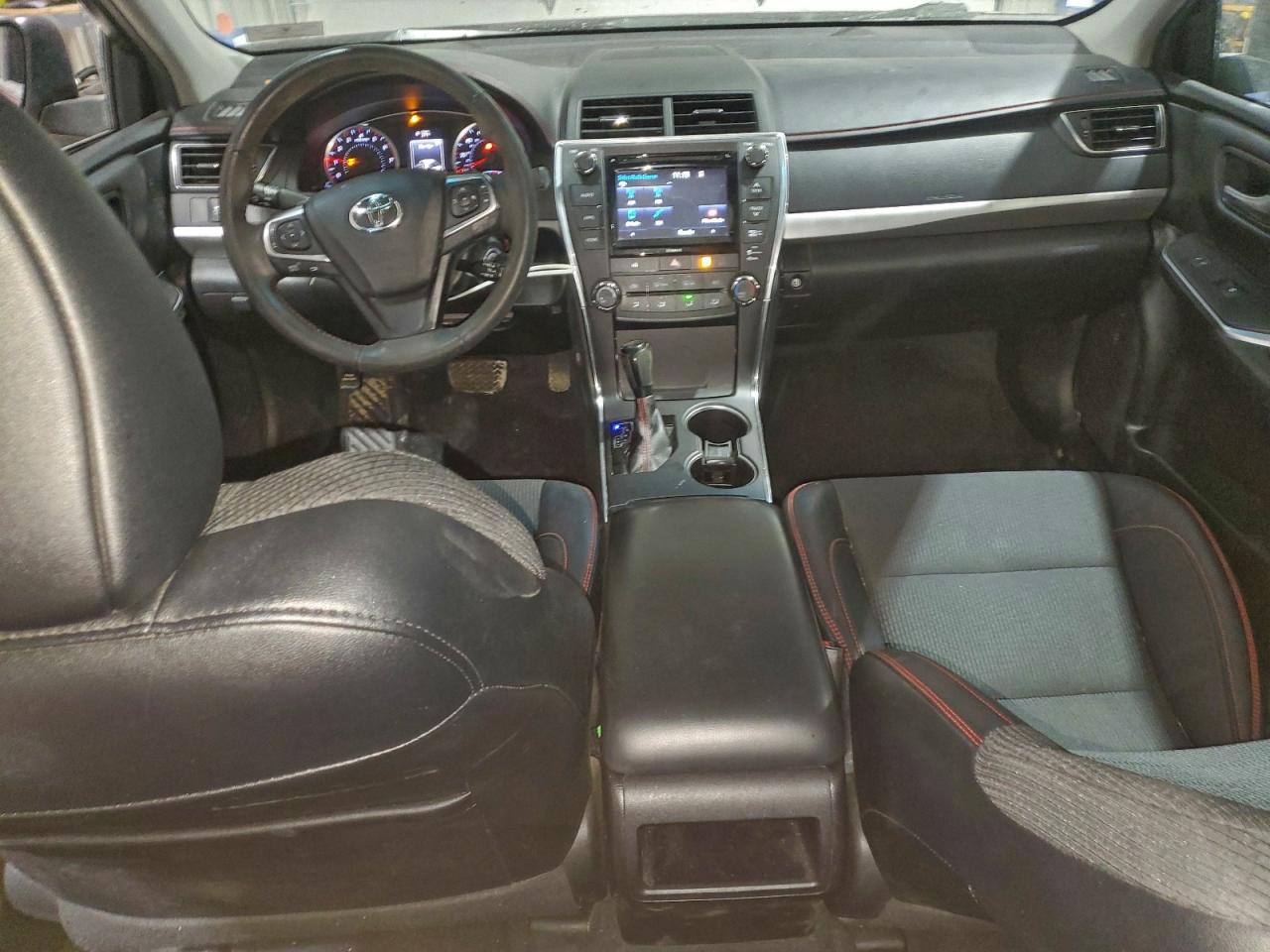 2017 TOYOTA CAMRY SE photo 8