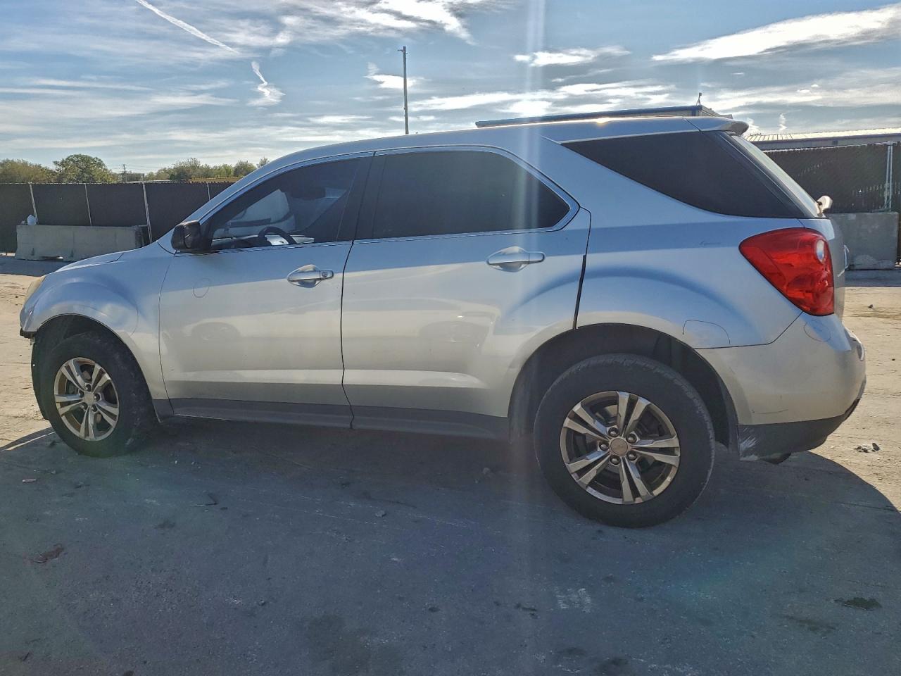 2014 CHEVROLET EQUINOX LS photo 2
