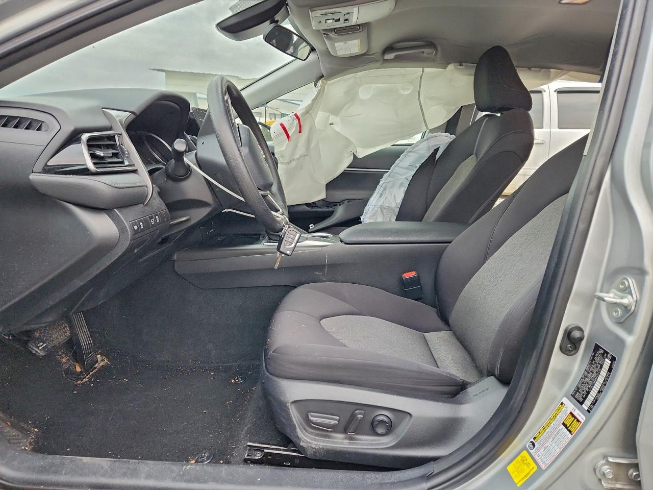 2021 TOYOTA CAMRY LE photo 7