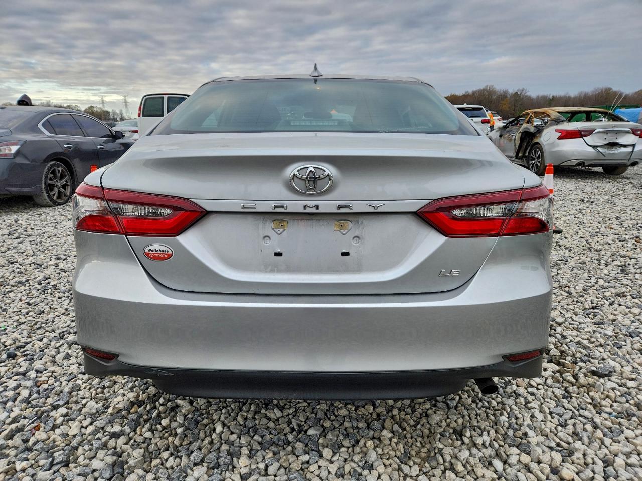 2021 TOYOTA CAMRY LE photo 6