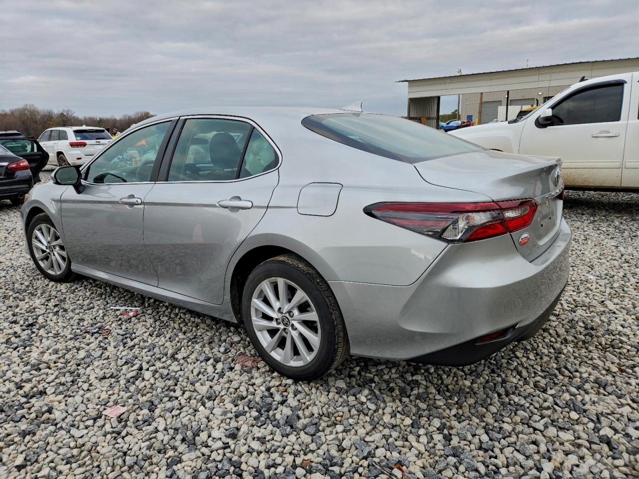 2021 TOYOTA CAMRY LE photo 2
