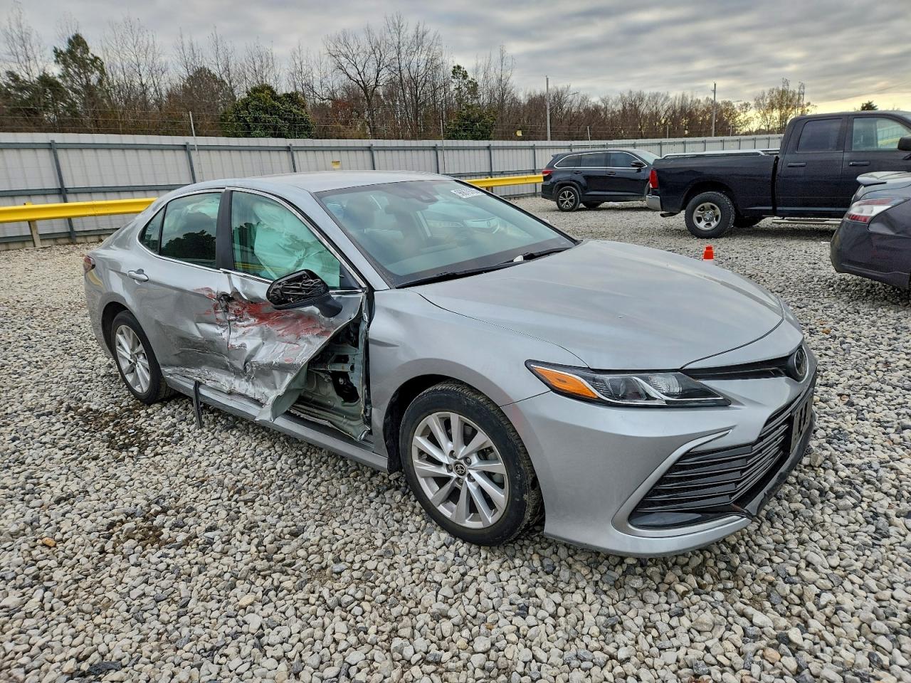 2021 TOYOTA CAMRY LE photo 4