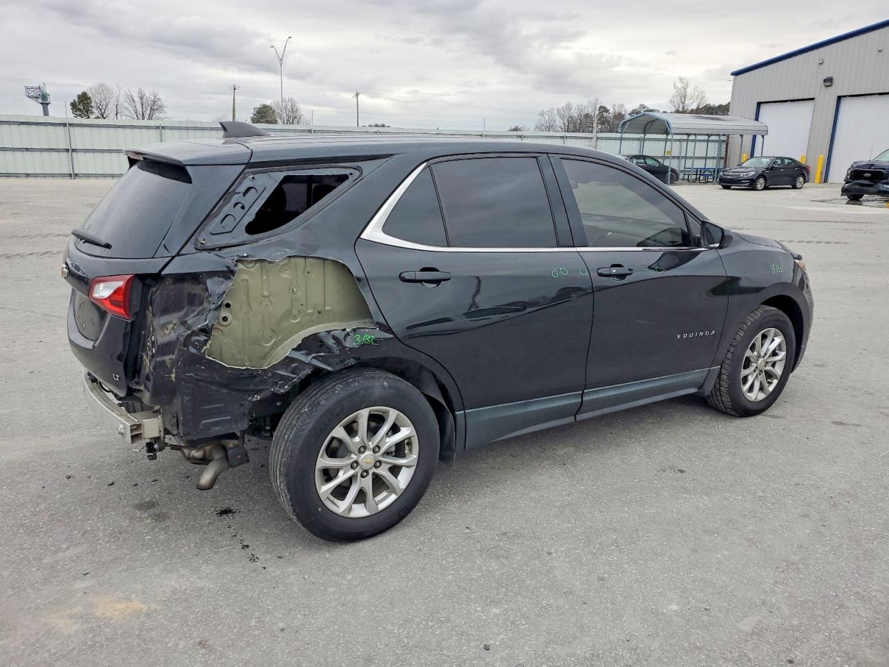 2020 CHEVROLET EQUINOX photo 3