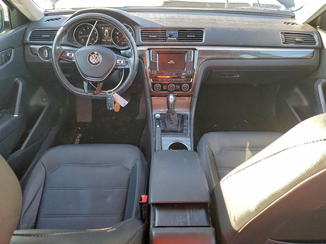 2018 VOLKSWAGEN PASSAT SE photo 8