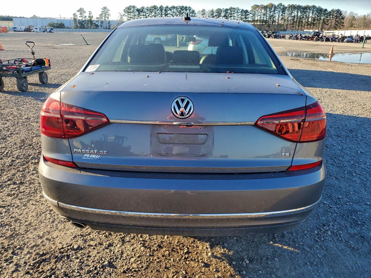 2018 VOLKSWAGEN PASSAT SE photo 6