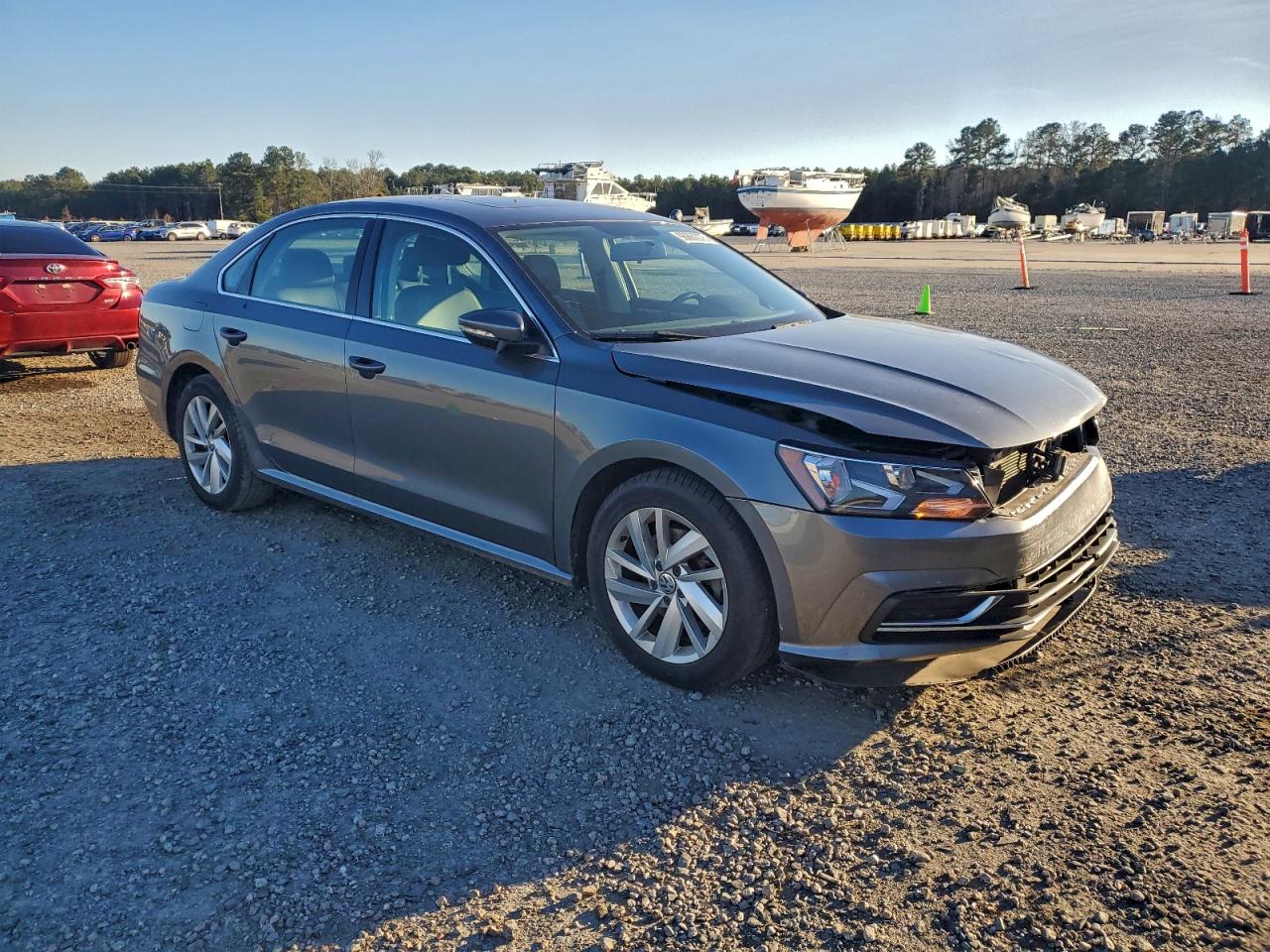 2018 VOLKSWAGEN PASSAT SE photo 4