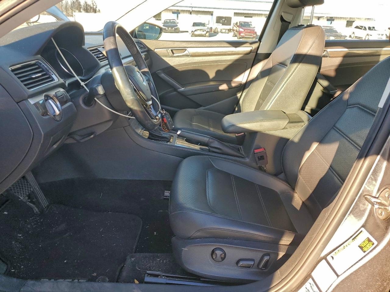 2018 VOLKSWAGEN PASSAT SE photo 7