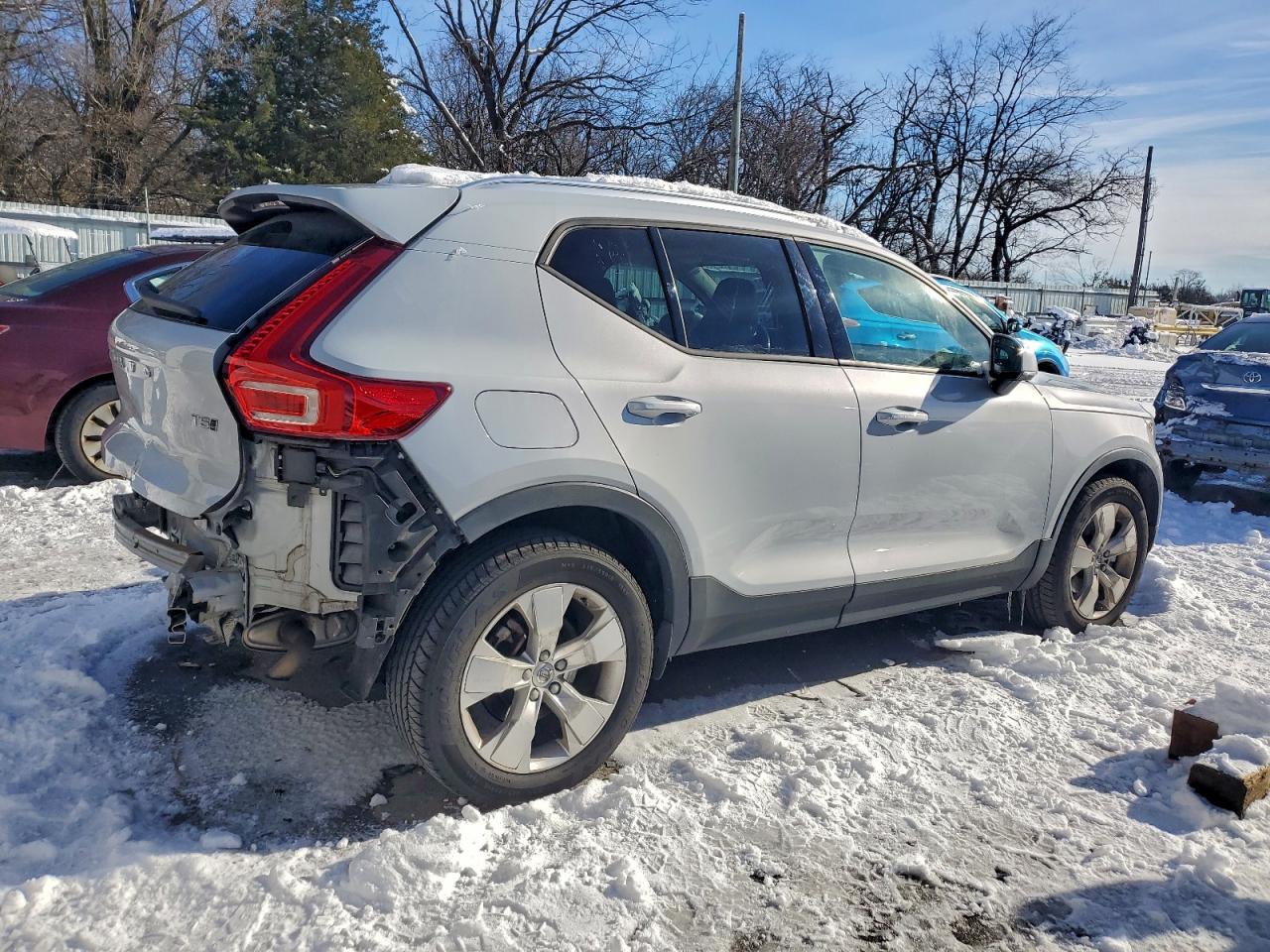 2020 VOLVO XC40 T5 MOMENTUM photo 3