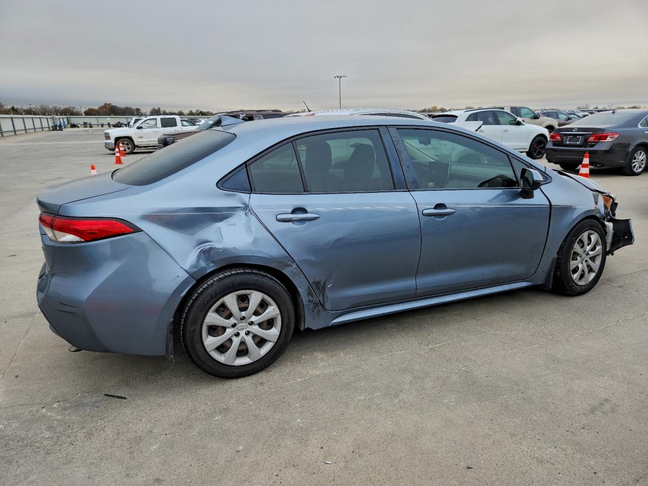 2020 TOYOTA COROLLA LE photo 3
