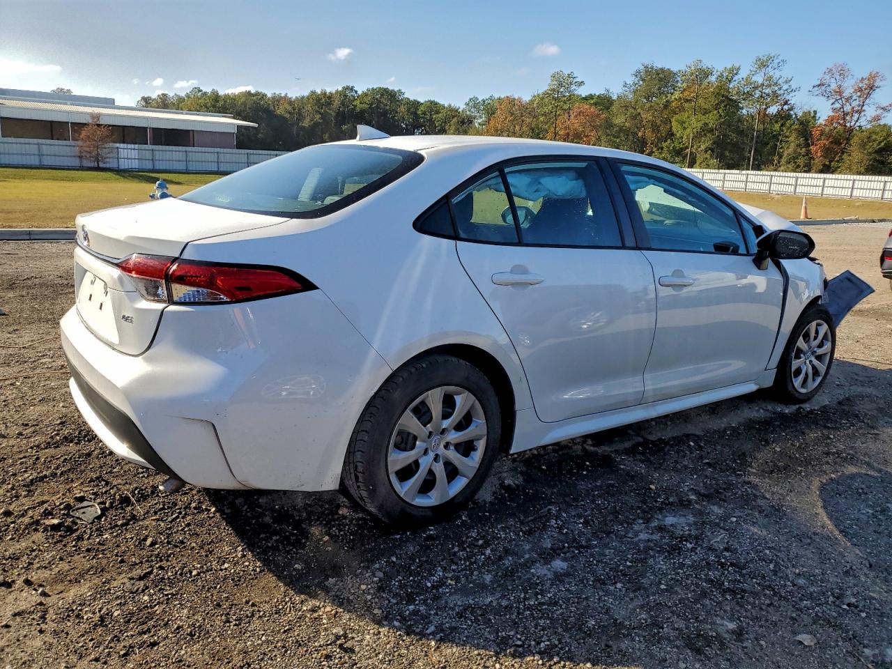 2021 TOYOTA COROLLA LE photo 3