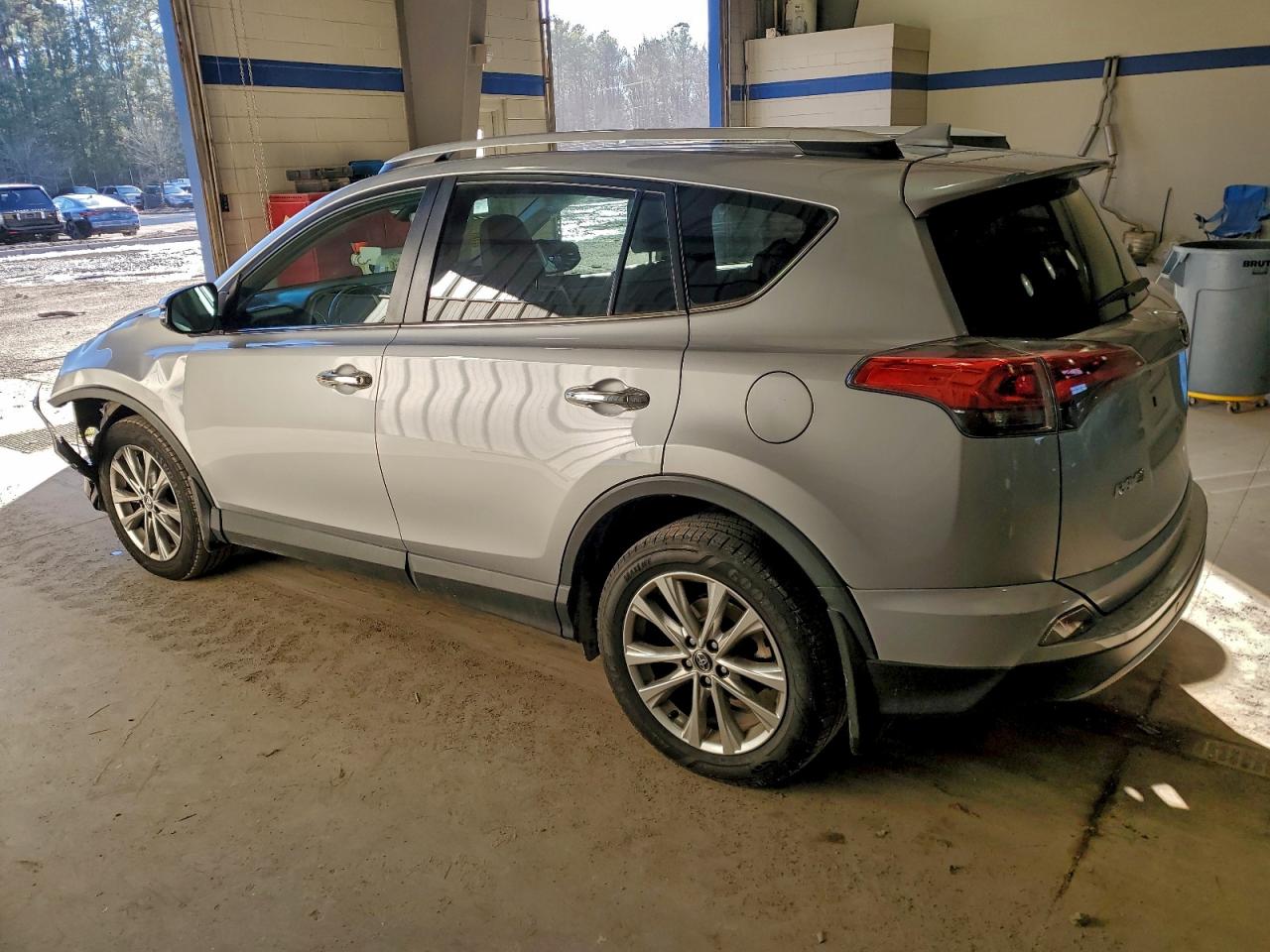 2016 TOYOTA RAV4 LIMITED photo 2