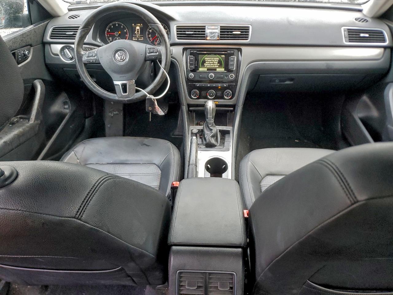 2015 VOLKSWAGEN PASSAT SE photo 8