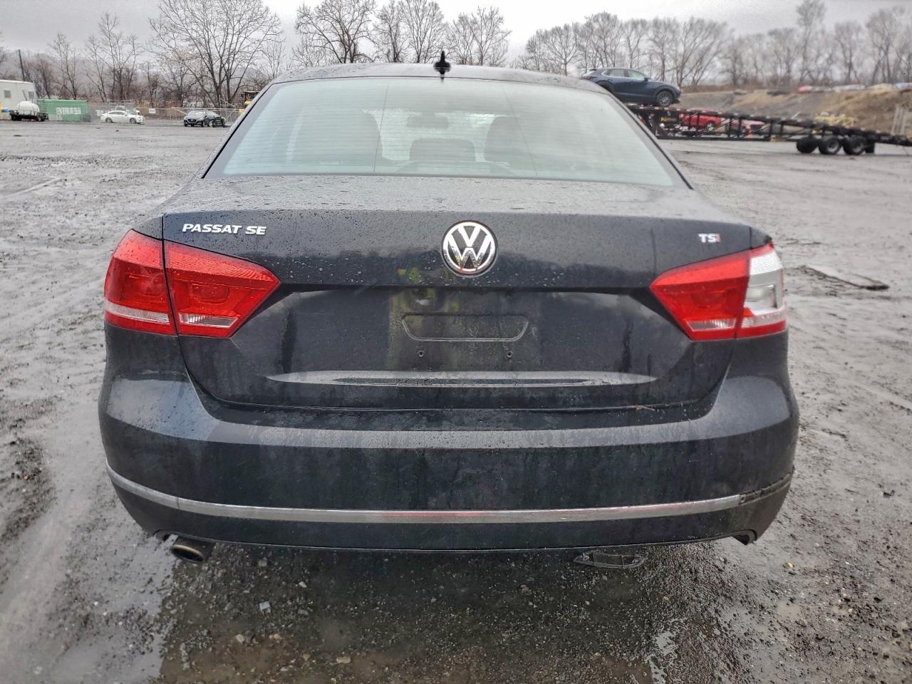 2015 VOLKSWAGEN PASSAT SE photo 6