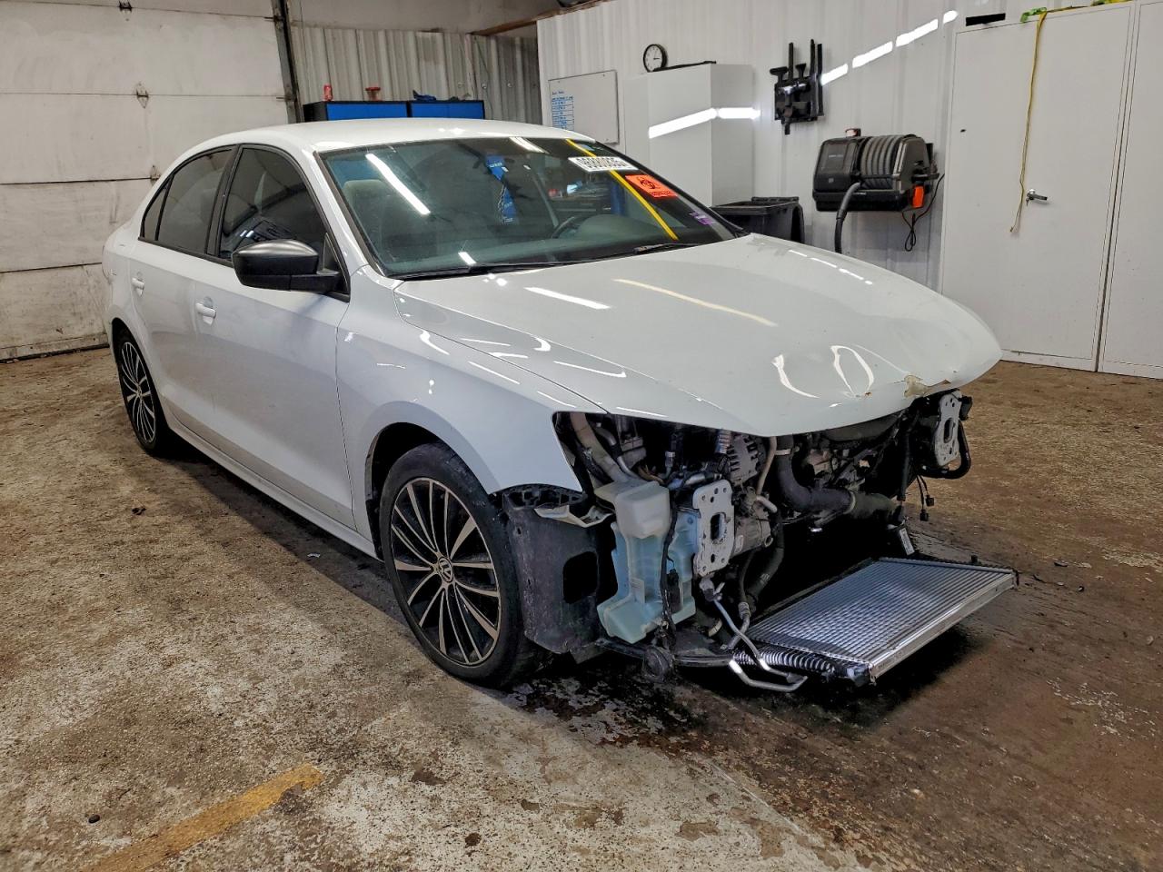 2017 VOLKSWAGEN JETTA SPORT photo 4