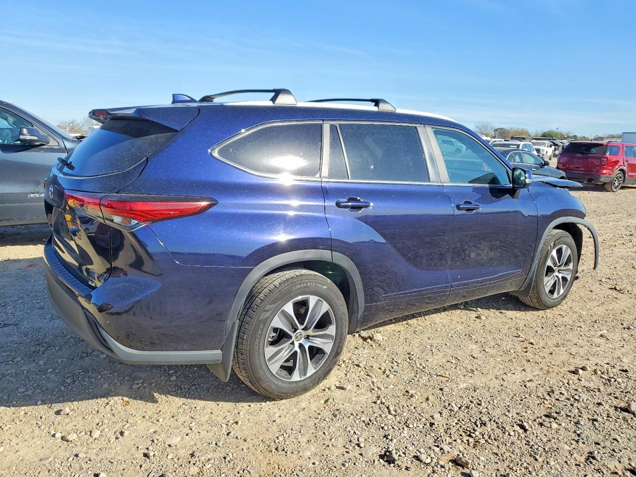 2023 TOYOTA HIGHLANDER L photo 3