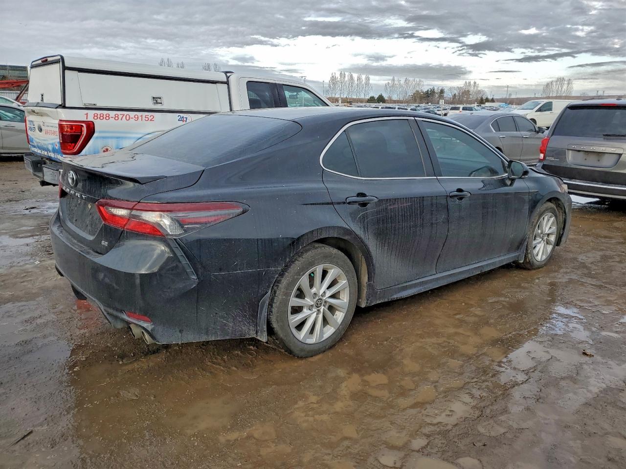 2022 TOYOTA CAMRY SE photo 3