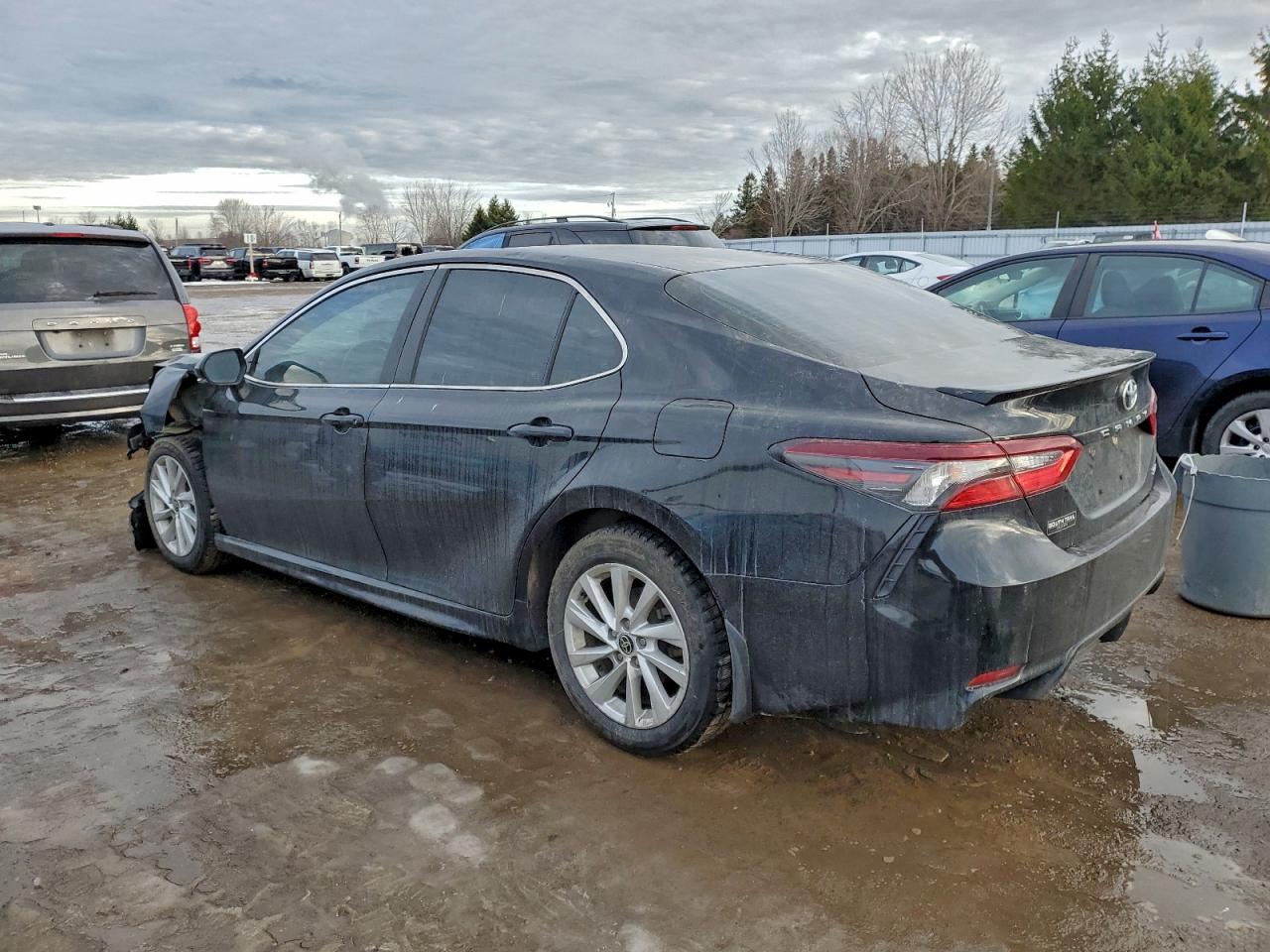 2022 TOYOTA CAMRY SE photo 2