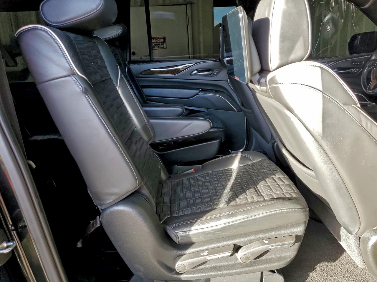 2021 CADILLAC ESCALADE ESV SPORT PLATINUM photo 11