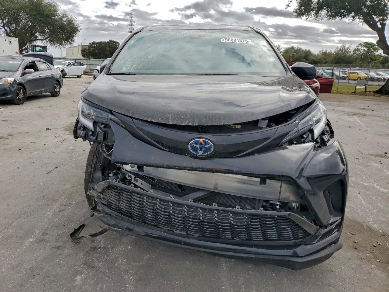 2025 TOYOTA SIENNA XSE photo 5
