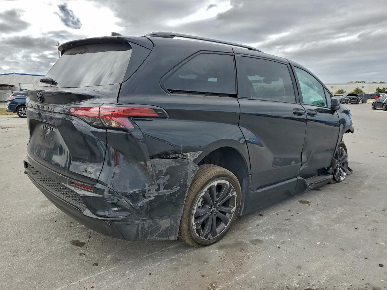 2025 TOYOTA SIENNA XSE photo 3