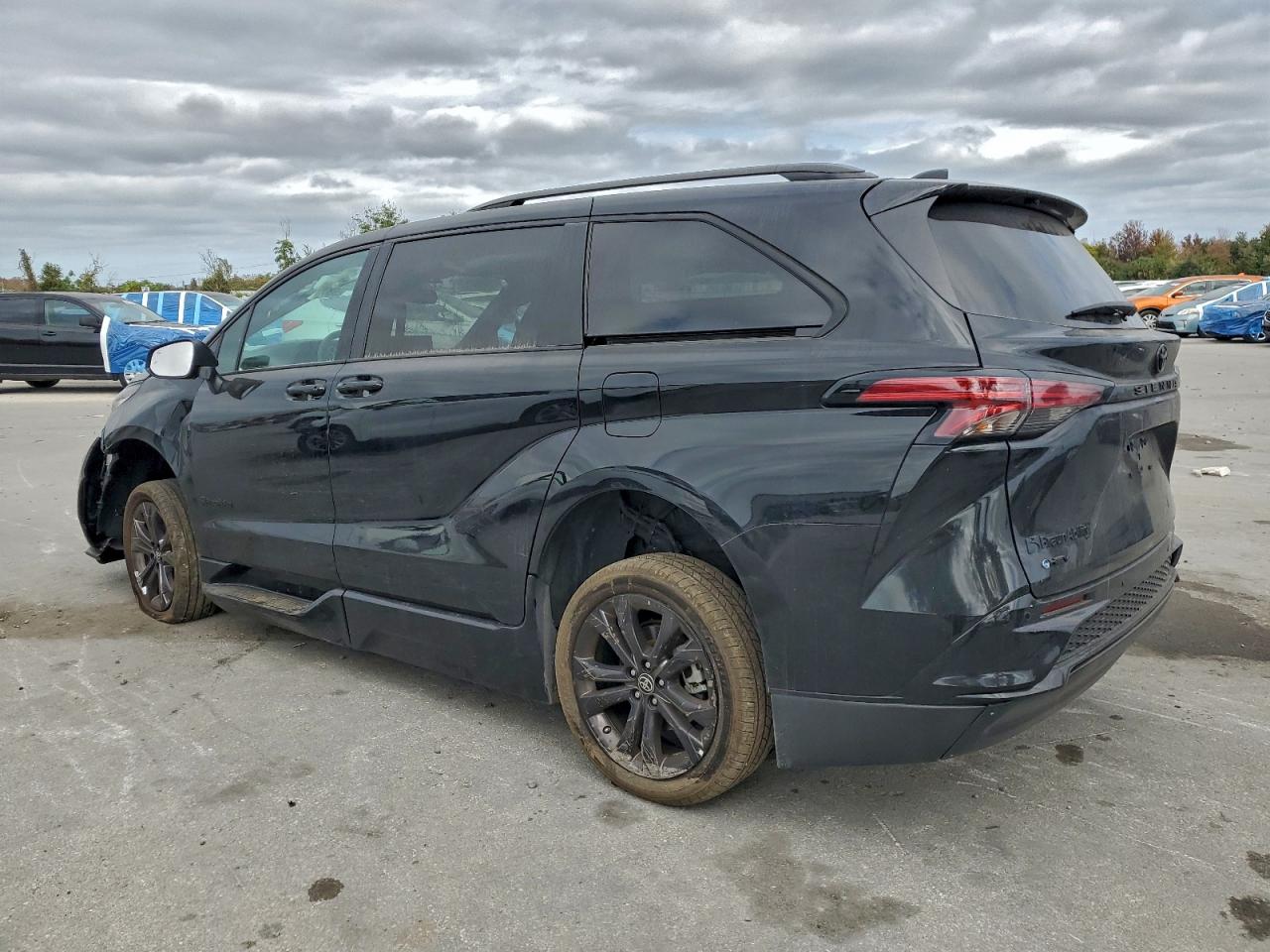 2025 TOYOTA SIENNA XSE photo 2
