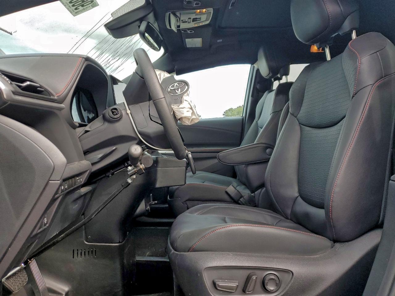 2025 TOYOTA SIENNA XSE photo 7