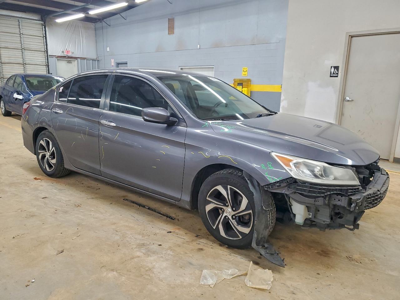 2017 HONDA ACCORD LX photo 4