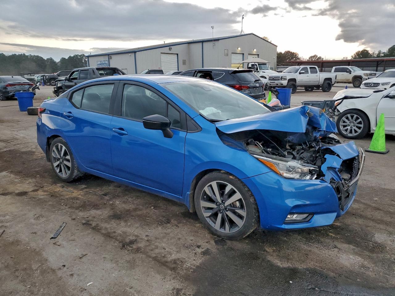 2020 NISSAN VERSA SR photo 4