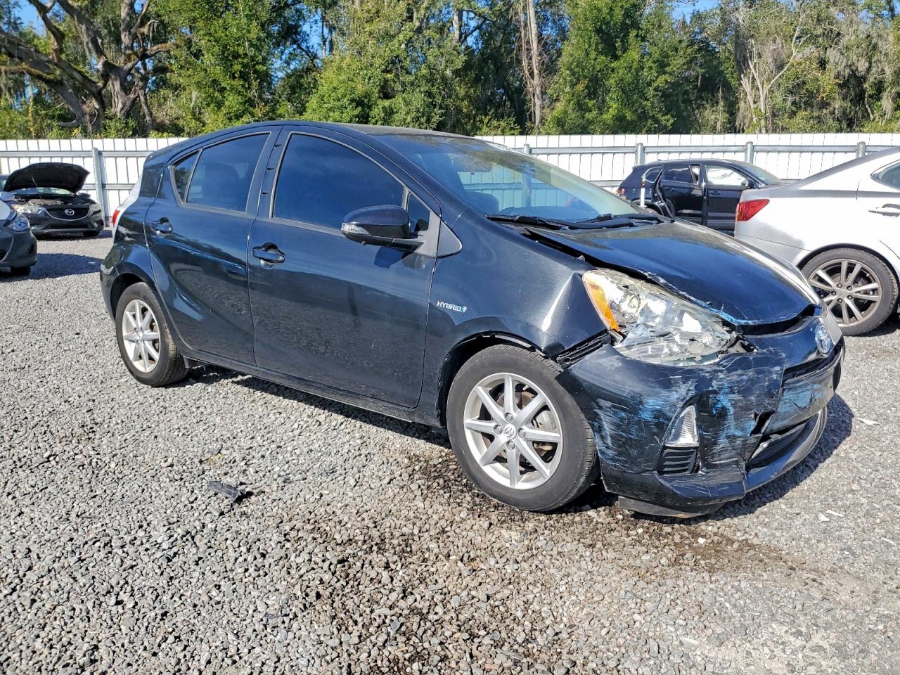 2012 TOYOTA PRIUS C photo 4